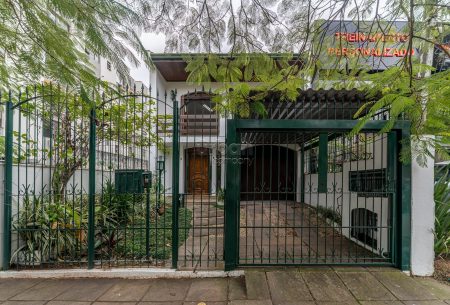 Casa com 400m², 4 quartos, 2 suítes, 2 vagas, no bairro Petropolis em Porto Alegre