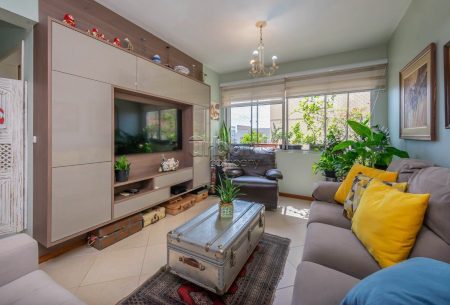 Apartamento com 85m², 2 quartos, 1 suíte, no bairro Moinhos de Vento em Porto Alegre