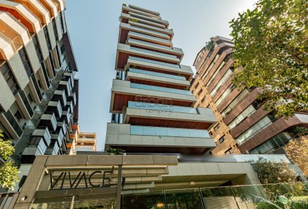 Apartamento com 252m², 3 quartos, 3 suítes, 3 vagas, no bairro Moinhos de Vento em Porto Alegre