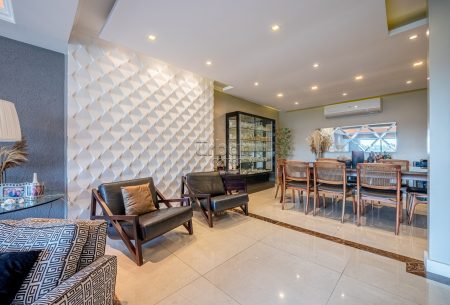 Casa com 357m², 4 quartos, 3 suítes, 3 vagas, no bairro Chácara das Pedras em Porto Alegre