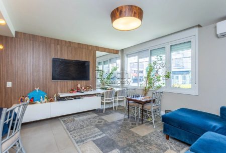 Apartamento com 75m², 2 quartos, 1 suíte, 1 vaga, no bairro Moinhos de Vento em Porto Alegre