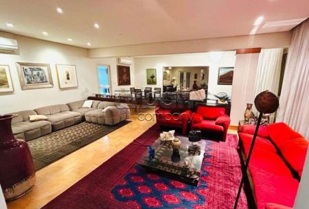 Apartamento com 227m², 4 quartos, 1 suíte, 1 vaga, no bairro Moinhos de Vento em Porto Alegre