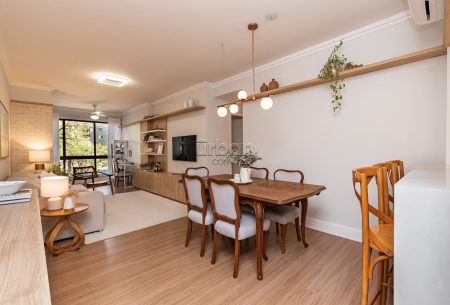 Apartamento com 95m², 3 quartos, 1 suíte, 2 vagas, no bairro Menino Deus em Porto Alegre