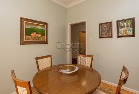 Apartamento com 125m², 4 quartos, 1 suíte, 1 vaga, no bairro Moinhos de Vento em Porto Alegre