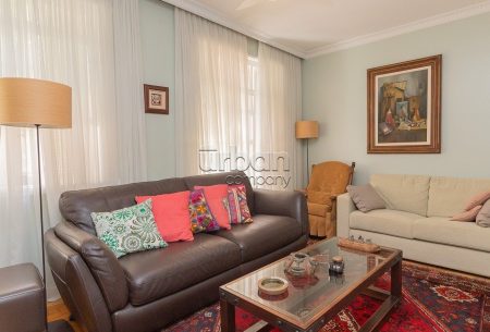Apartamento com 125m², 4 quartos, 1 suíte, 1 vaga, no bairro Moinhos de Vento em Porto Alegre
