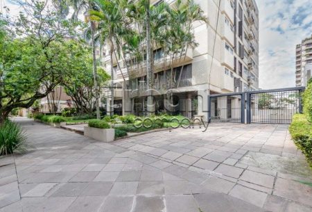 Apartamento com 144m², 3 quartos, 1 suíte, 2 vagas, no bairro Moinhos de Vento em Porto Alegre