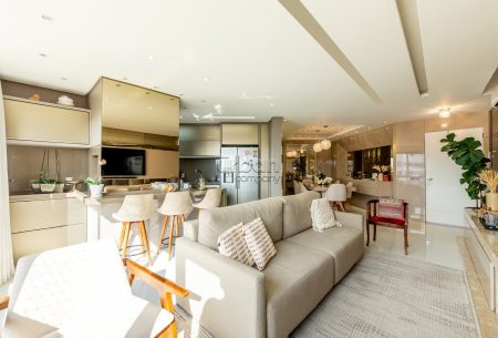 Apartamento com 104m², 3 quartos, 1 suíte, 3 vagas, no bairro Chácara Das Pedras em Porto Alegre