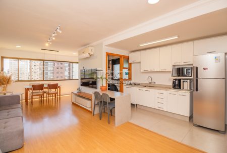 Apartamento com 72m², 2 quartos, 1 suíte, 2 vagas, no bairro Passo da Areia em Porto Alegre