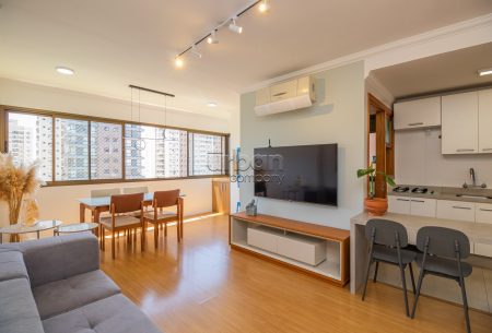Apartamento com 72m², 2 quartos, 1 suíte, 2 vagas, no bairro Passo da Areia em Porto Alegre