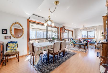 Apartamento com 150m², 3 quartos, 1 suíte, 2 vagas, no bairro Petrópolis em Porto Alegre