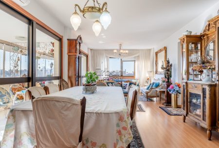 Apartamento com 150m², 3 quartos, 1 suíte, 2 vagas, no bairro Petrópolis em Porto Alegre