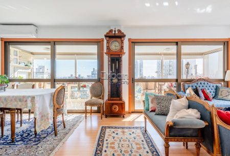 Apartamento com 150m², 3 quartos, 1 suíte, 2 vagas, no bairro Petrópolis em Porto Alegre