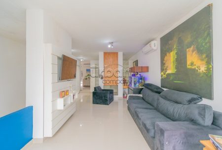 Casa com 184m², 3 quartos, 2 vagas, no bairro Três Figueiras em Porto Alegre