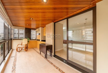 Apartamento com 143m², 3 quartos, 1 suíte, 2 vagas, no bairro Moinhos de Vento em Porto Alegre