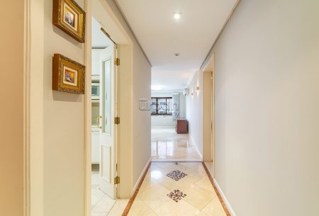 Apartamento com 143m², 3 quartos, 1 suíte, 2 vagas, no bairro Moinhos de Vento em Porto Alegre