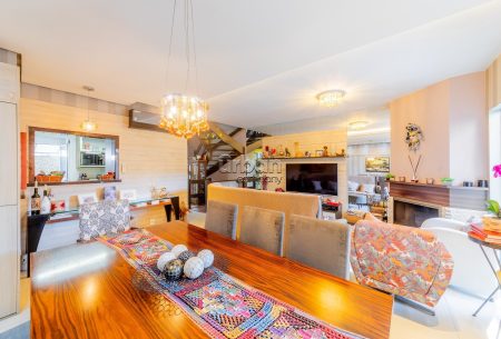 Casa em Condomínio com 223m², 3 quartos, 1 suíte, 2 vagas, no bairro Jardim Carvalho em Porto Alegre