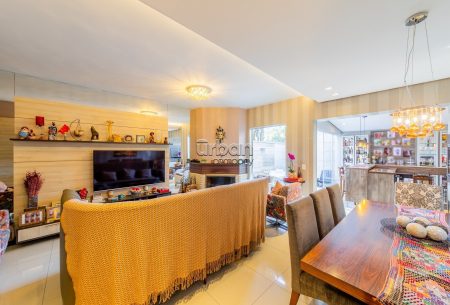 Casa em Condomínio com 223m², 3 quartos, 1 suíte, 2 vagas, no bairro Jardim Carvalho em Porto Alegre