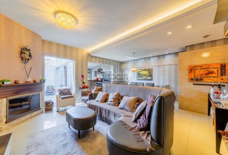 Casa em Condomínio com 223m², 3 quartos, 1 suíte, 2 vagas, no bairro Jardim Carvalho em Porto Alegre