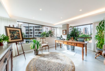Apartamento com 199m², 4 quartos, 1 suíte, 2 vagas, no bairro Bela Vista em Porto Alegre