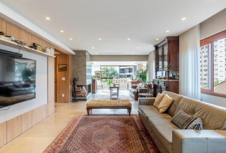 Apartamento com 199m², 4 quartos, 1 suíte, 2 vagas, no bairro Bela Vista em Porto Alegre