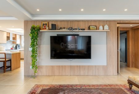 Apartamento com 199m², 4 quartos, 1 suíte, 2 vagas, no bairro Bela Vista em Porto Alegre