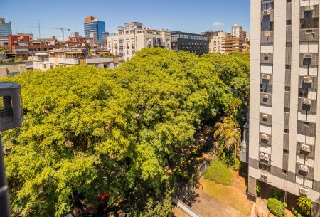 Apartamento com 121m², 3 quartos, 1 suíte, 1 vaga, no bairro Moinhos de Vento em Porto Alegre