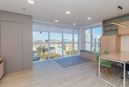 Sala com 34m², 1 vaga, no bairro Petrópolis em Porto Alegre