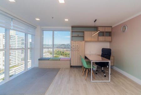 Sala com 34m², 1 vaga, no bairro Petrópolis em Porto Alegre