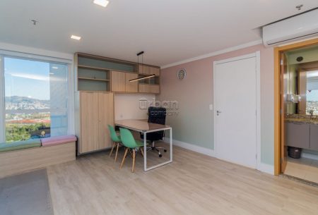 Sala com 34m², 1 vaga, no bairro Petrópolis em Porto Alegre