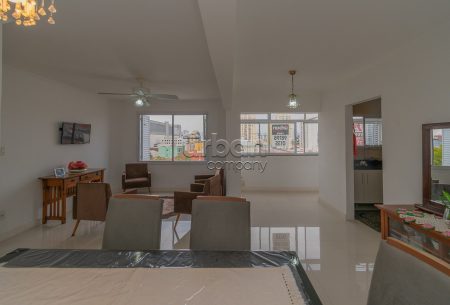 Apartamento com 75m², 2 quartos, 1 vaga, no bairro Cristo Redentor em Porto Alegre