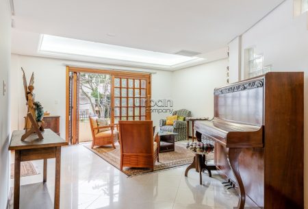 Casa com 417m², 4 quartos, 1 suíte, 3 vagas, no bairro Petrópolis em Porto Alegre