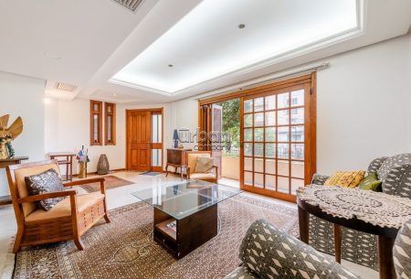 Casa com 417m², 4 quartos, 1 suíte, 3 vagas, no bairro Petrópolis em Porto Alegre