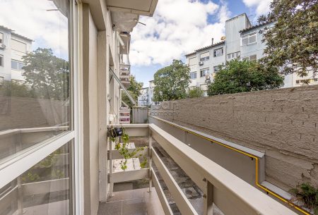 Apartamento com 77m², 3 quartos, 1 vaga, no bairro Passo da Areia em Porto Alegre