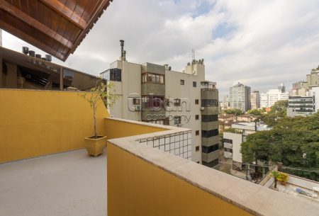 Cobertura com 245m², 3 quartos, 1 suíte, 2 vagas, no bairro Mont Serrat em Porto Alegre