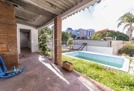 Casa com 252m², 4 quartos, 1 suíte, 4 vagas, no bairro Boa Vista em Porto Alegre