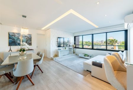 Apartamento com 102m², 3 quartos, 1 suíte, 2 vagas, no bairro Passo da Areia em Porto Alegre
