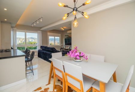Apartamento com 71m², 3 quartos, 1 suíte, 2 vagas, no bairro Central Parque em Porto Alegre