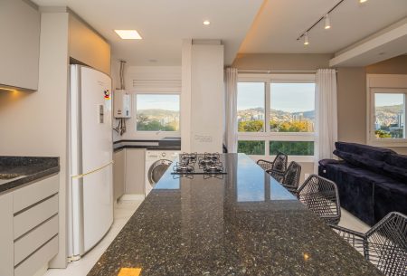 Apartamento com 71m², 3 quartos, 1 suíte, 2 vagas, no bairro Central Parque em Porto Alegre