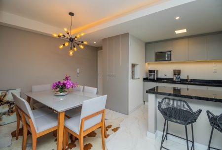Apartamento com 71m², 3 quartos, 1 suíte, 2 vagas, no bairro Central Parque em Porto Alegre