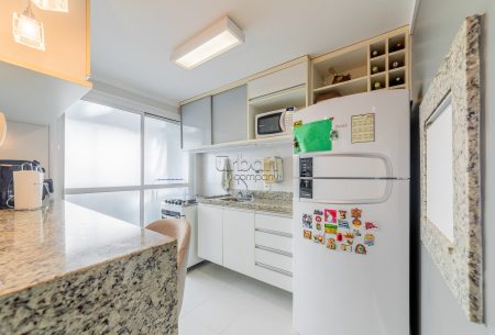 Apartamento com 68m², 2 quartos, 1 suíte, 1 vaga, no bairro Passo da Areia em Porto Alegre