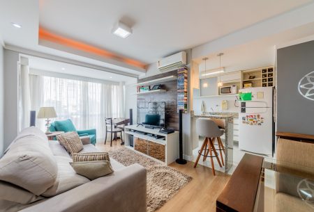 Apartamento com 68m², 2 quartos, 1 suíte, 1 vaga, no bairro Passo da Areia em Porto Alegre
