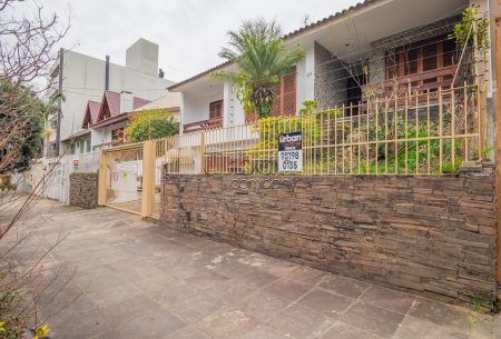 Casa com 313m², 3 quartos, 1 suíte, 3 vagas, no bairro Jardim Itu em Porto Alegre