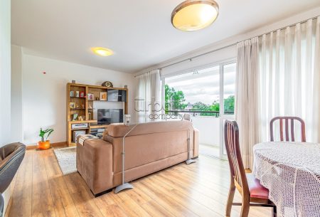 Apartamento com 105m², 3 quartos, 1 suíte, 2 vagas, no bairro Passo da Areia em Porto Alegre