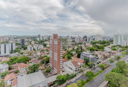 Apartamento com 140m², 4 quartos, 1 suíte, 2 vagas, no bairro Higienópolis em Porto Alegre