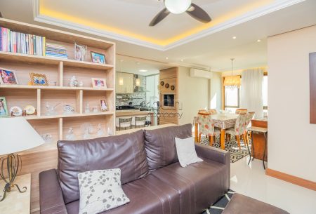 Apartamento com 85m², 3 quartos, 1 suíte, 2 vagas, no bairro Passo da Areia em Porto Alegre