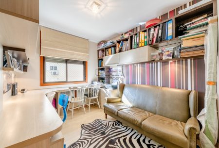 Apartamento com 96m², 3 quartos, 1 suíte, 2 vagas, no bairro Passo da Areia em Porto Alegre