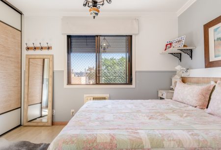 Apartamento com 96m², 3 quartos, 1 suíte, 2 vagas, no bairro Passo da Areia em Porto Alegre