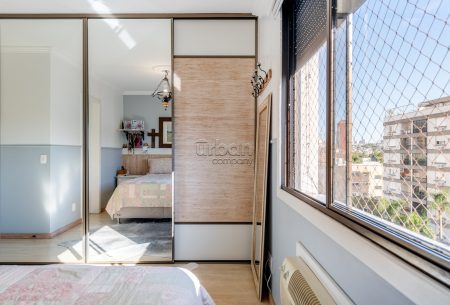 Apartamento com 96m², 3 quartos, 1 suíte, 2 vagas, no bairro Passo da Areia em Porto Alegre