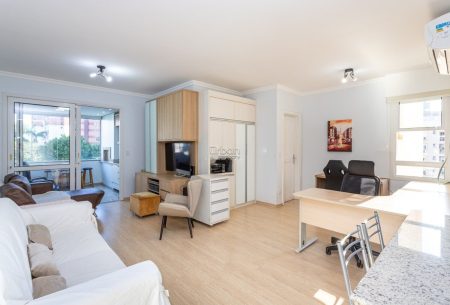 Apartamento com 112m², 3 quartos, 1 suíte, 2 vagas, no bairro Chácara Das Pedras em Porto Alegre