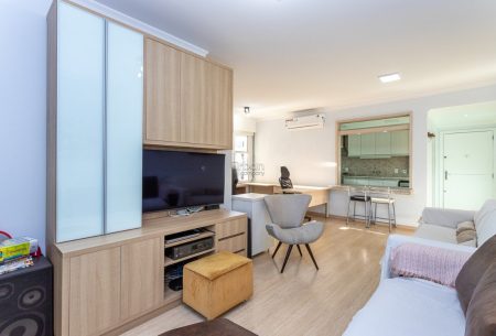 Apartamento com 112m², 3 quartos, 1 suíte, 2 vagas, no bairro Chácara Das Pedras em Porto Alegre